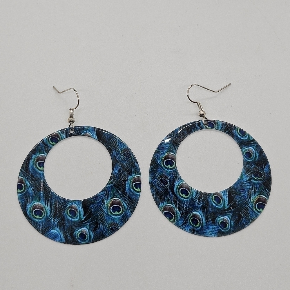 Peacock print circular cutout dangle earrings